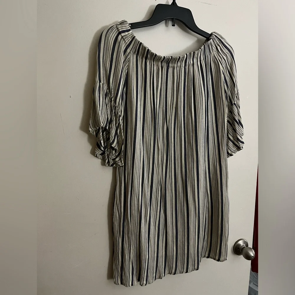Dress - Picture 2 of 4